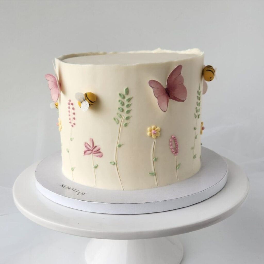 Buttercream floral cake Buttercream floral cake decoration close-up